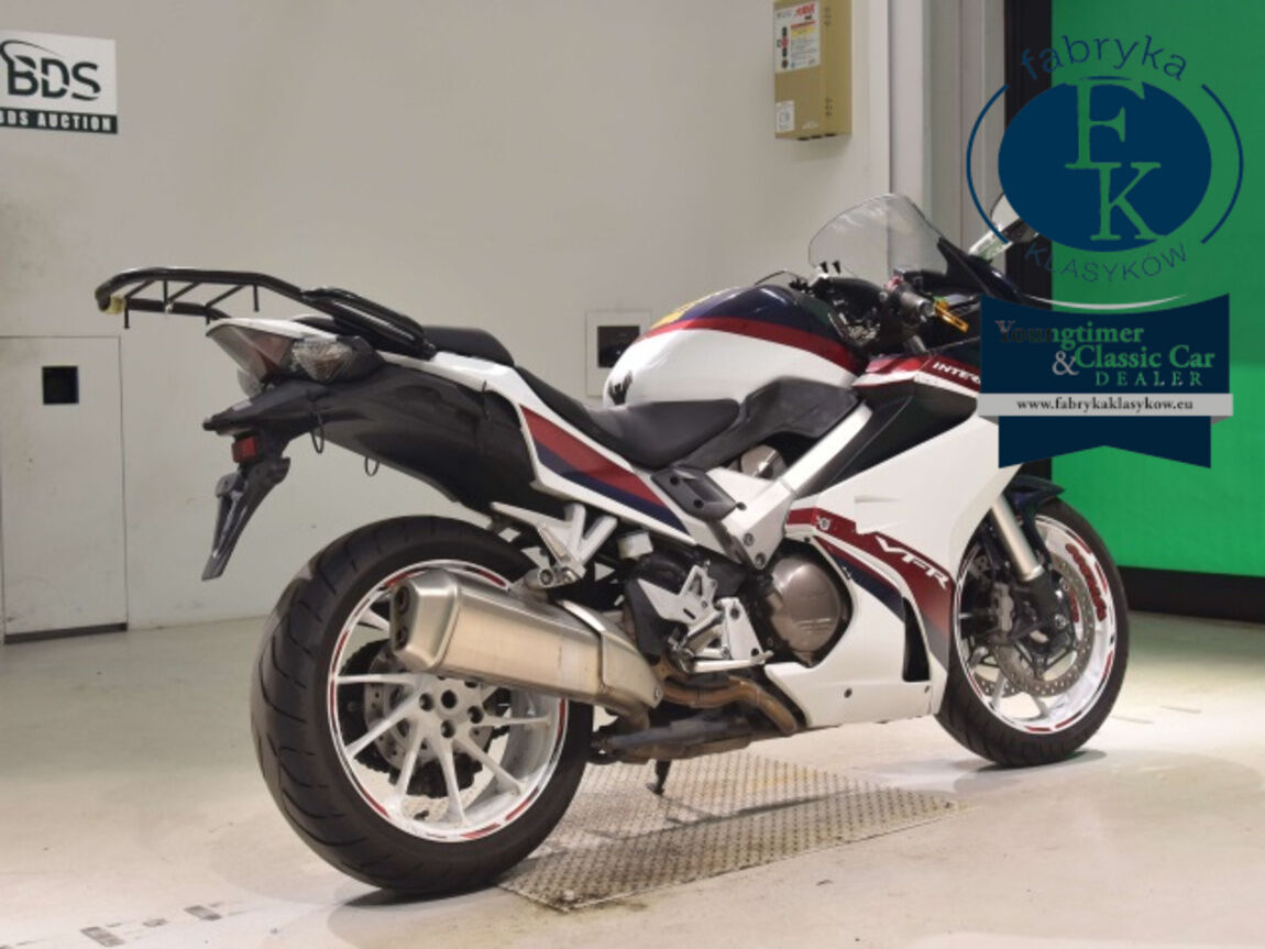 HONDA VFR800F 2019 - zdjęcie 6