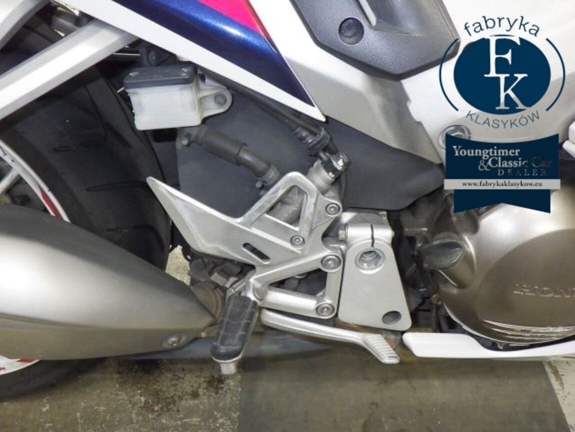HONDA VFR800F 2019 - zdjęcie 30