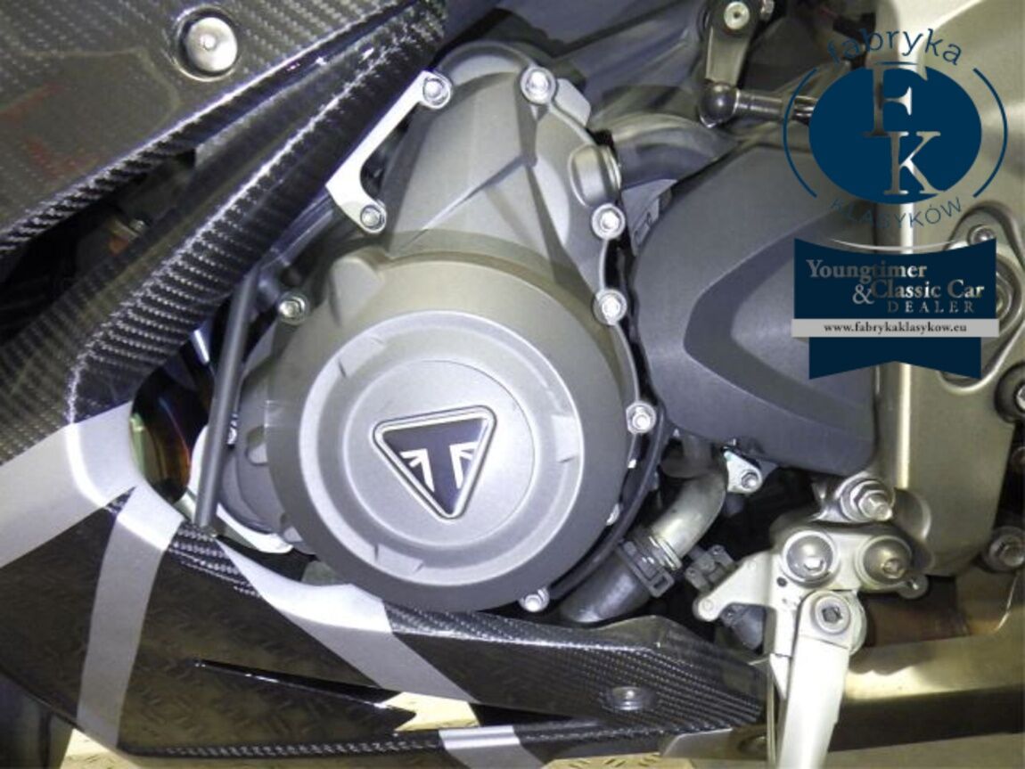 TRIUMPH DAYTONA MOTO2 765 2020 - zdjęcie 12