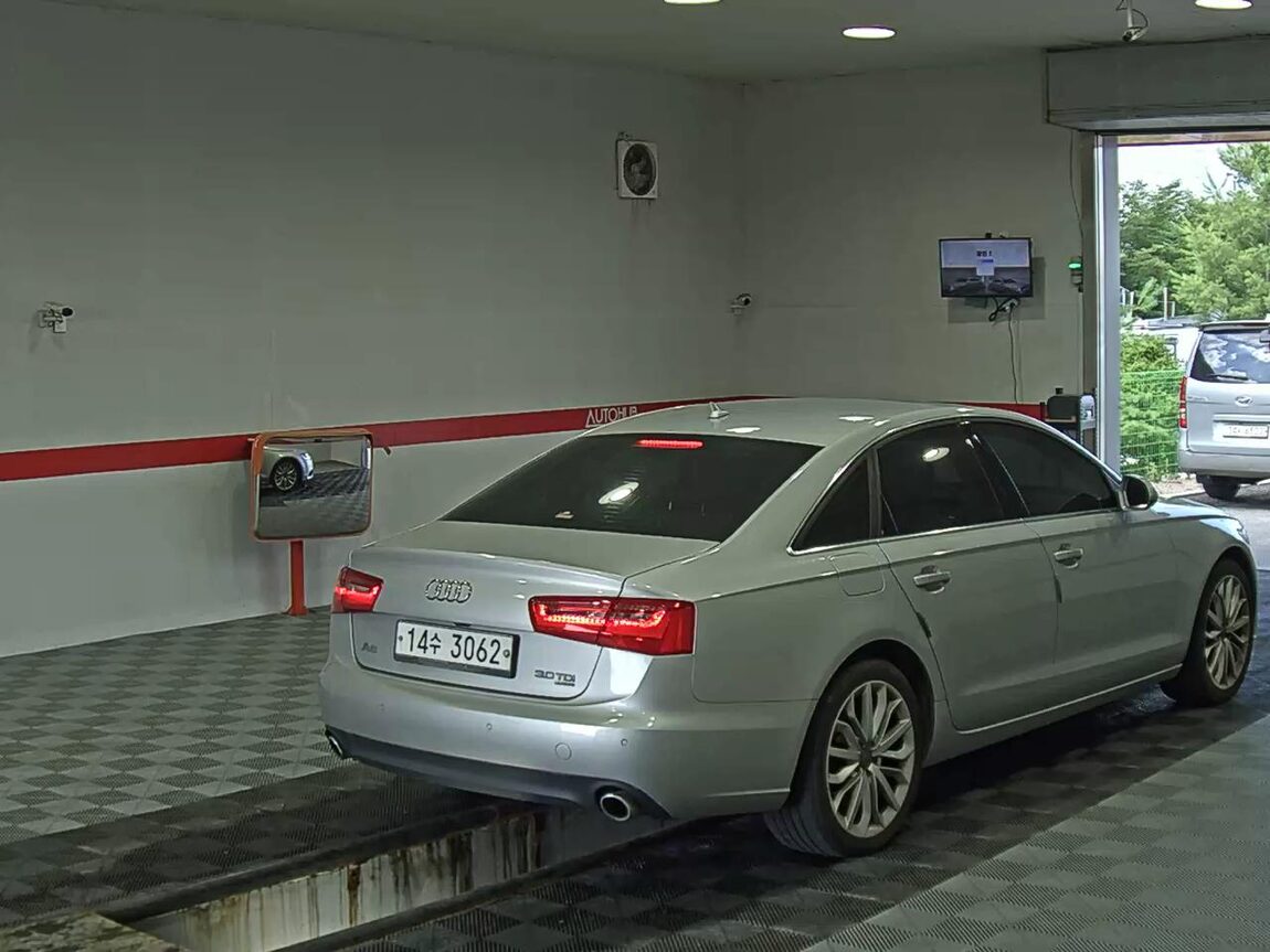 AUDI A6 (4TH GEN) 3.0 TDI QUATTRO DYNAMIC LED PACK 2013 - zdjęcie 5