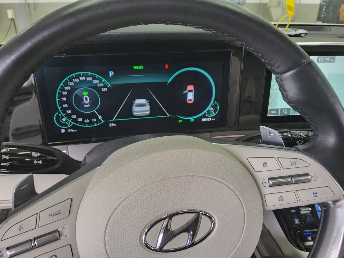 HYUNDAI THE NEW GRANDEUR IG HYBRID 2.4 HEV LE BLANC 2023 - zdjęcie 17