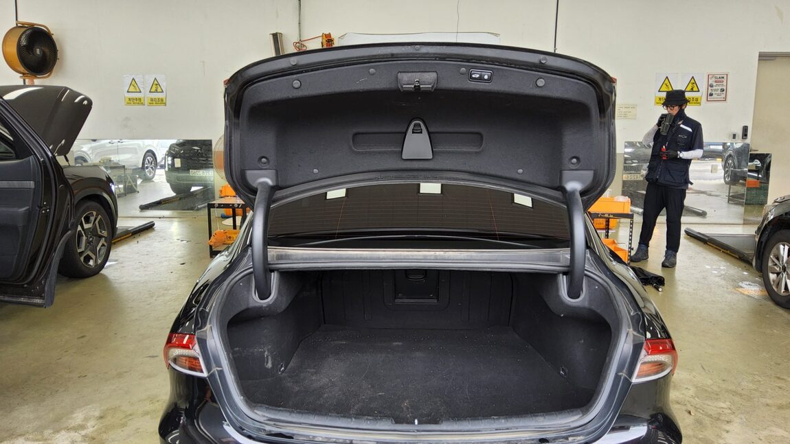 HYUNDAI THE NEW GRANDEUR IG GASOLINE 2.5 PREMIUM CHOICE 2020 - zdjęcie 16
