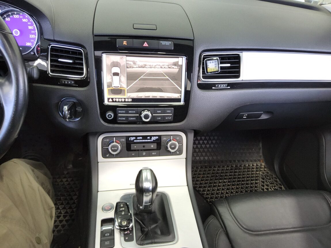 VOLKSWAGEN NEW TOUAREG (2ND GEN) 3.0 V6 TDI BLUEMOTION 2013 - zdjęcie 17
