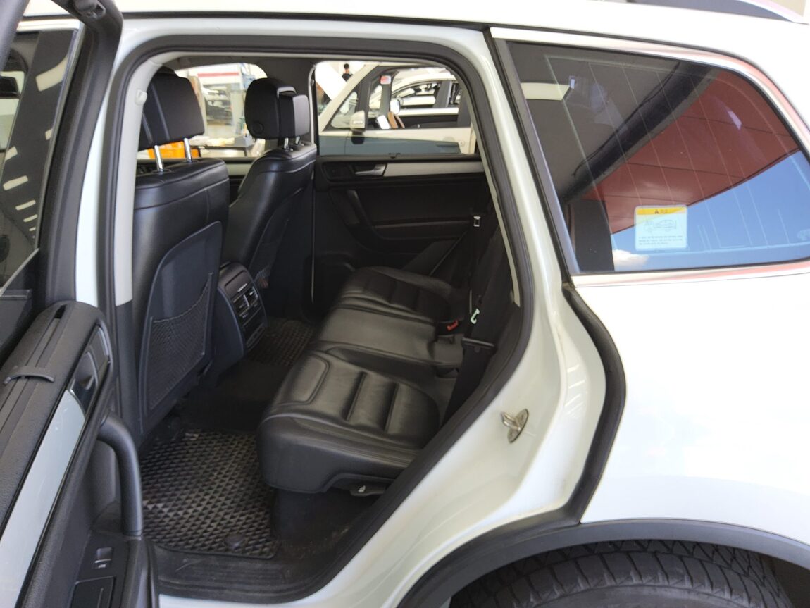 VOLKSWAGEN NEW TOUAREG (2ND GEN) 3.0 V6 TDI BLUEMOTION 2013 - zdjęcie 12