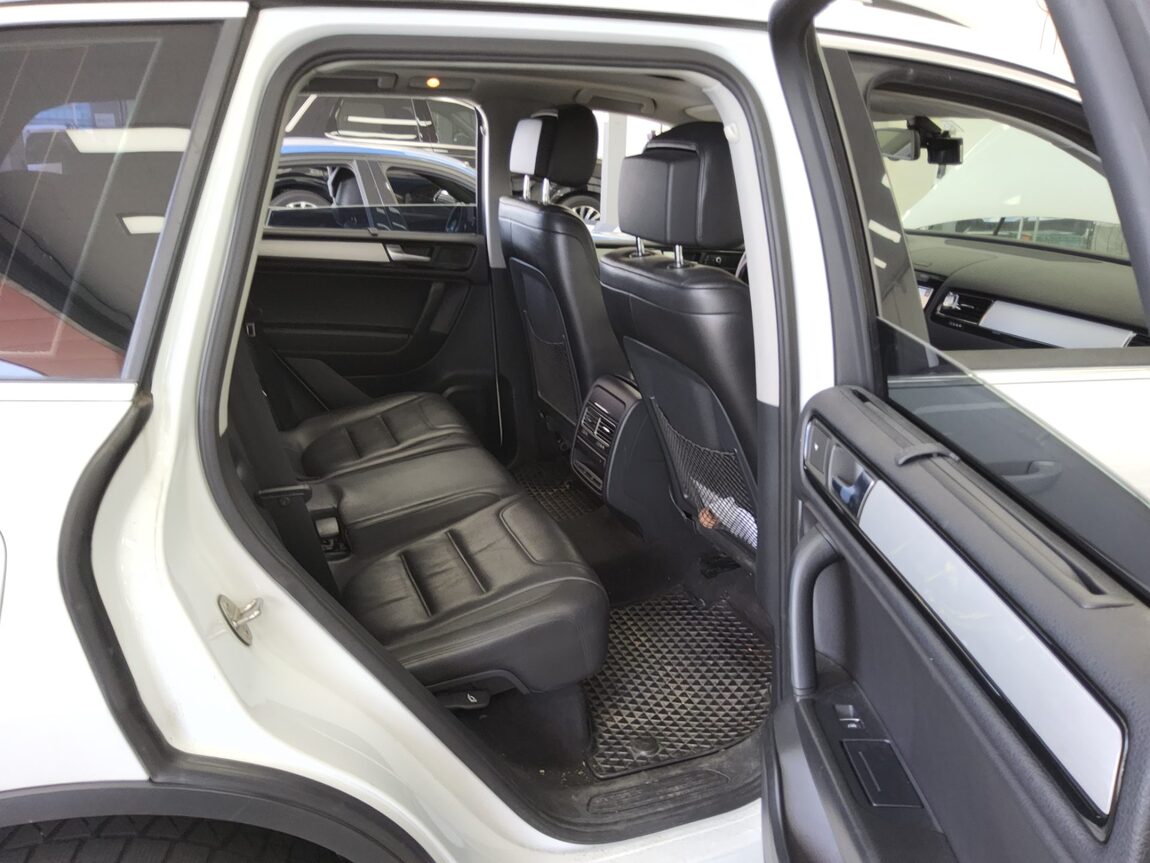 VOLKSWAGEN NEW TOUAREG (2ND GEN) 3.0 V6 TDI BLUEMOTION 2013 - zdjęcie 13