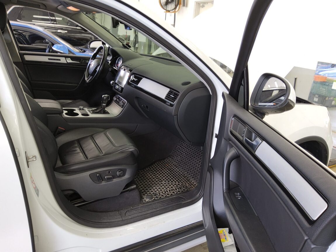 VOLKSWAGEN NEW TOUAREG (2ND GEN) 3.0 V6 TDI BLUEMOTION 2013 - zdjęcie 14