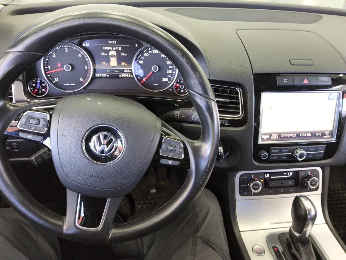 VOLKSWAGEN NEW TOUAREG (2ND GEN) 3.0 V6 TDI BLUEMOTION 2013 - zdjęcie 21