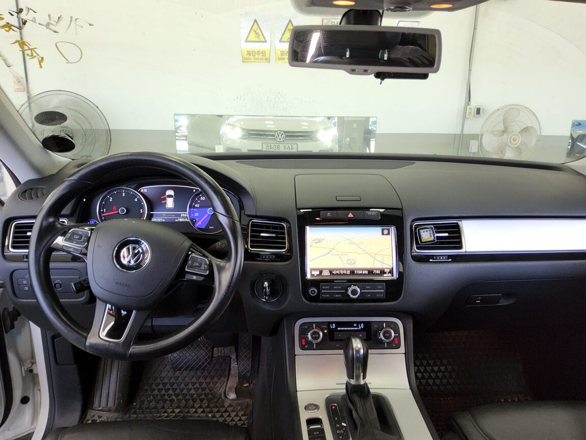 VOLKSWAGEN NEW TOUAREG (2ND GEN) 3.0 V6 TDI BLUEMOTION 2013 - zdjęcie 11
