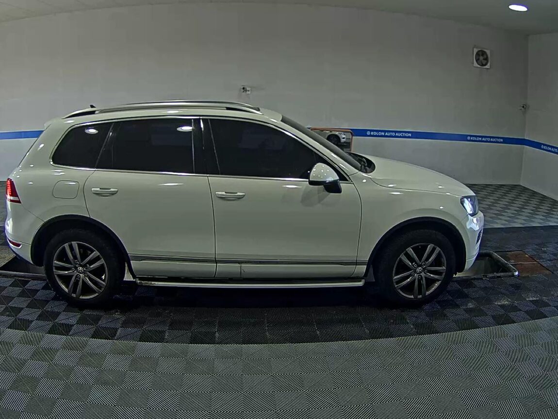 VOLKSWAGEN NEW TOUAREG (2ND GEN) 3.0 V6 TDI BLUEMOTION 2013 - zdjęcie 4