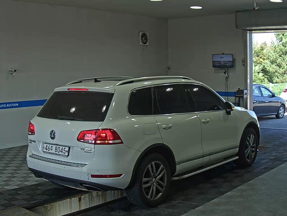 VOLKSWAGEN NEW TOUAREG (2ND GEN) 3.0 V6 TDI BLUEMOTION 2013 - zdjęcie 5