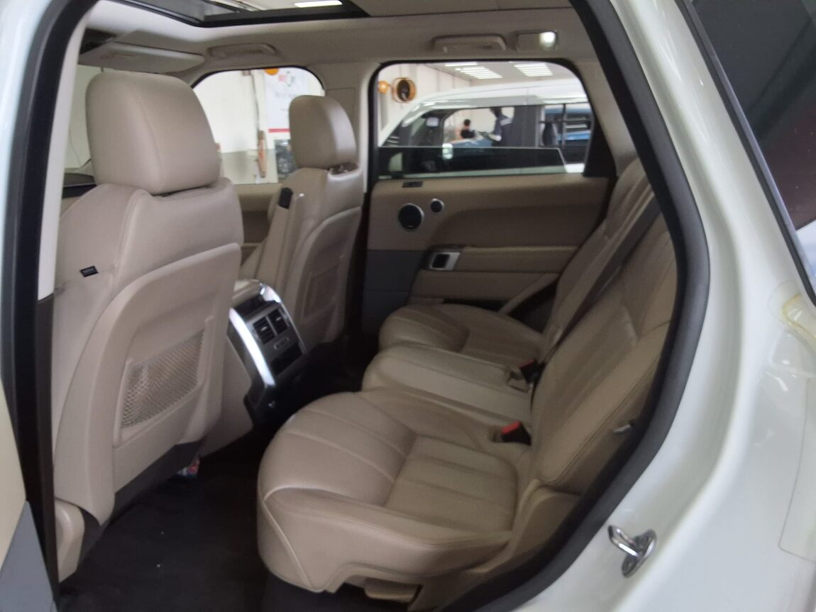 LAND ROVER RANGE ROVER SPORT (2ND GEN) 3.0 SDV6 HSE 2017 - zdjęcie 13