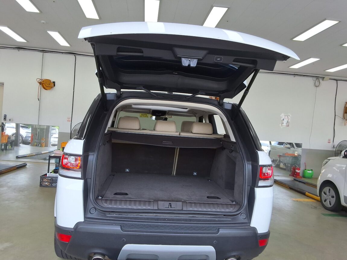 LAND ROVER RANGE ROVER SPORT (2ND GEN) 3.0 SDV6 HSE 2017 - zdjęcie 16