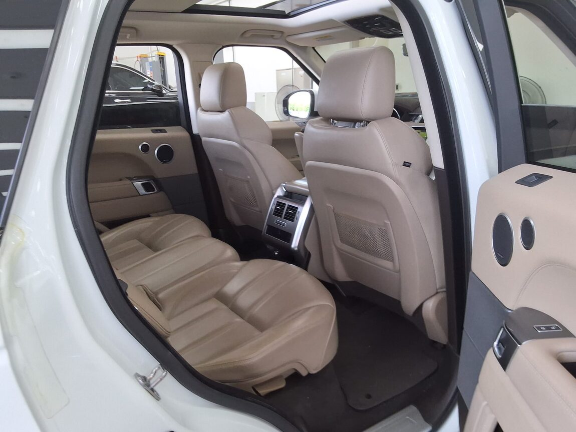 LAND ROVER RANGE ROVER SPORT (2ND GEN) 3.0 SDV6 HSE 2017 - zdjęcie 14