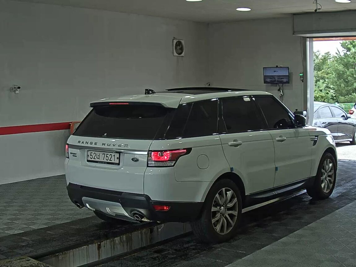 LAND ROVER RANGE ROVER SPORT (2ND GEN) 3.0 SDV6 HSE 2017 - zdjęcie 5