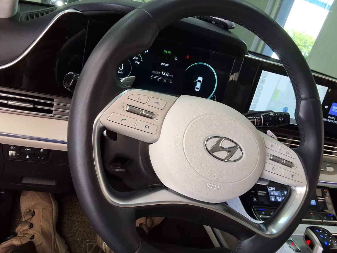 HYUNDAI THE NEW GRANDEUR IG HYBRID 2.4 HEV LE BLANC 2023 - zdjęcie 23