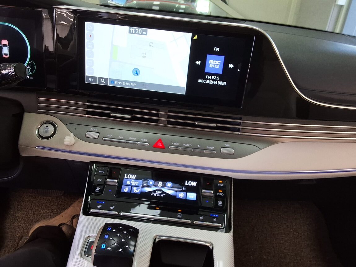 HYUNDAI THE NEW GRANDEUR IG HYBRID 2.4 HEV LE BLANC 2023 - zdjęcie 24