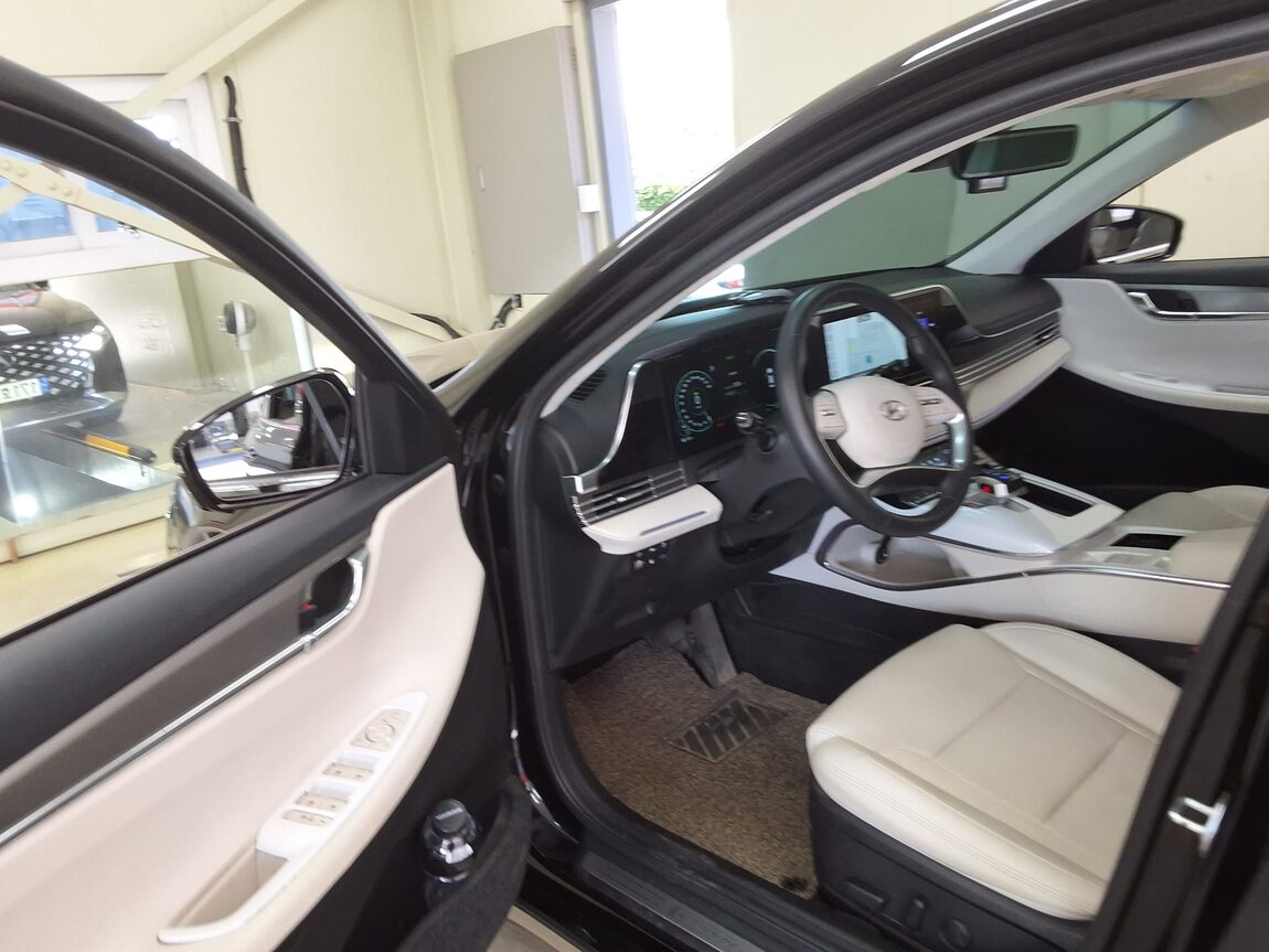 HYUNDAI THE NEW GRANDEUR IG HYBRID 2.4 HEV LE BLANC 2023 - zdjęcie 11