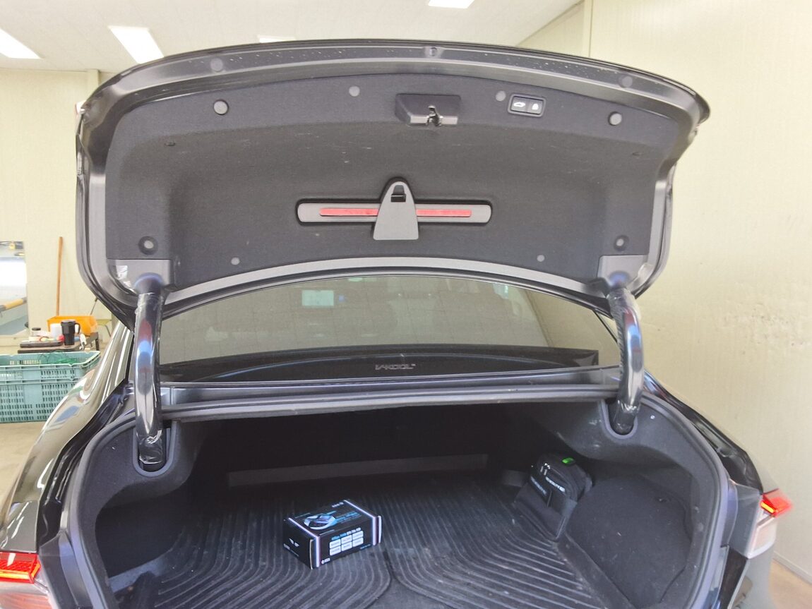 HYUNDAI THE NEW GRANDEUR IG HYBRID 2.4 HEV LE BLANC 2023 - zdjęcie 16
