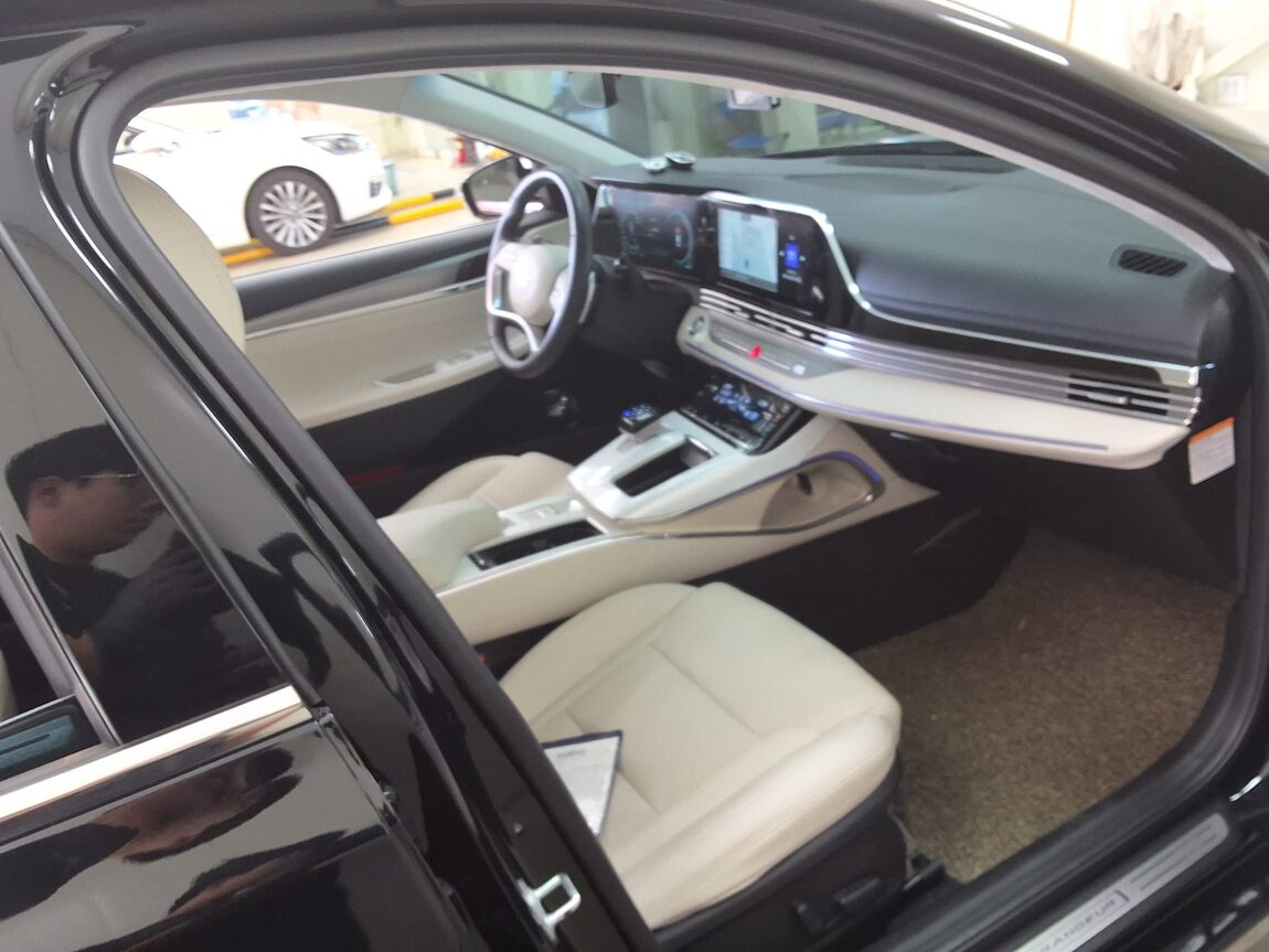 HYUNDAI THE NEW GRANDEUR IG HYBRID 2.4 HEV LE BLANC 2023 - zdjęcie 15
