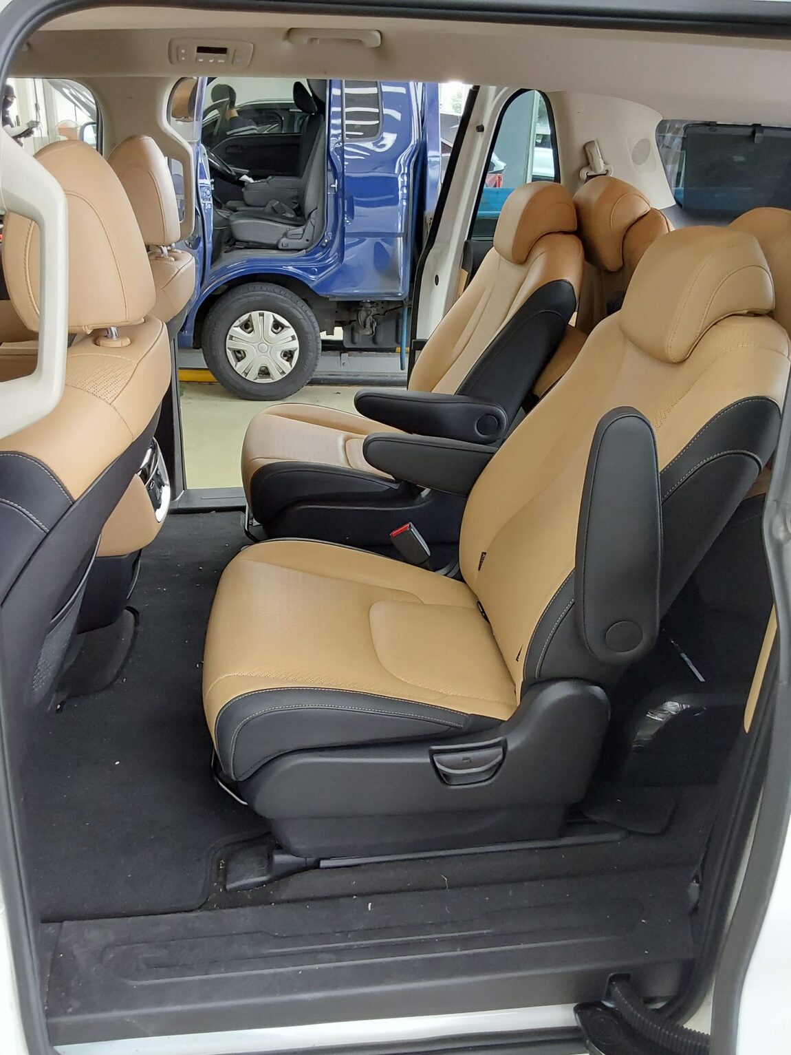 KIA NEW CARNIVAL (KA4) 9-SEATER DIESEL SIGNATURE 2023 - zdjęcie 12