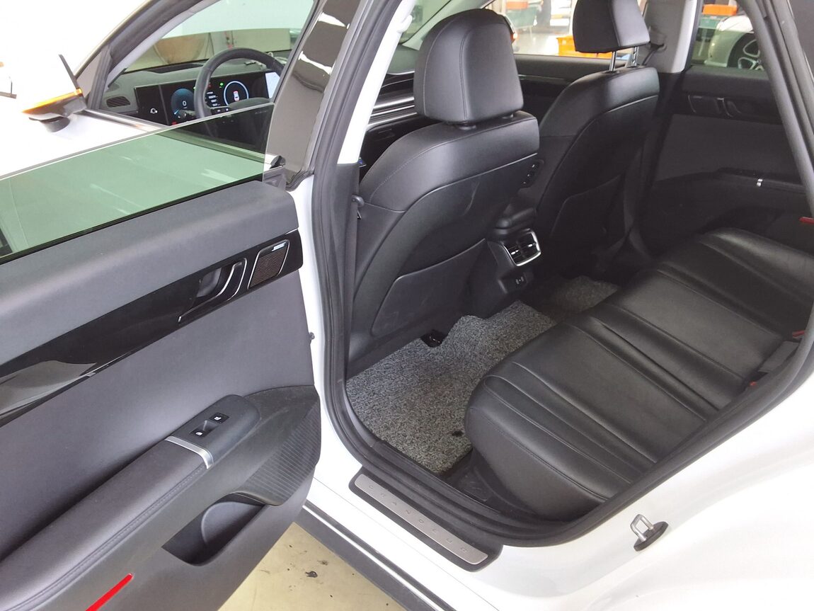 HYUNDAI THE ALL NEW GRANDEUR HYBRID 1.6 HYBRID EXCLUSIVE 2023 - zdjęcie 13