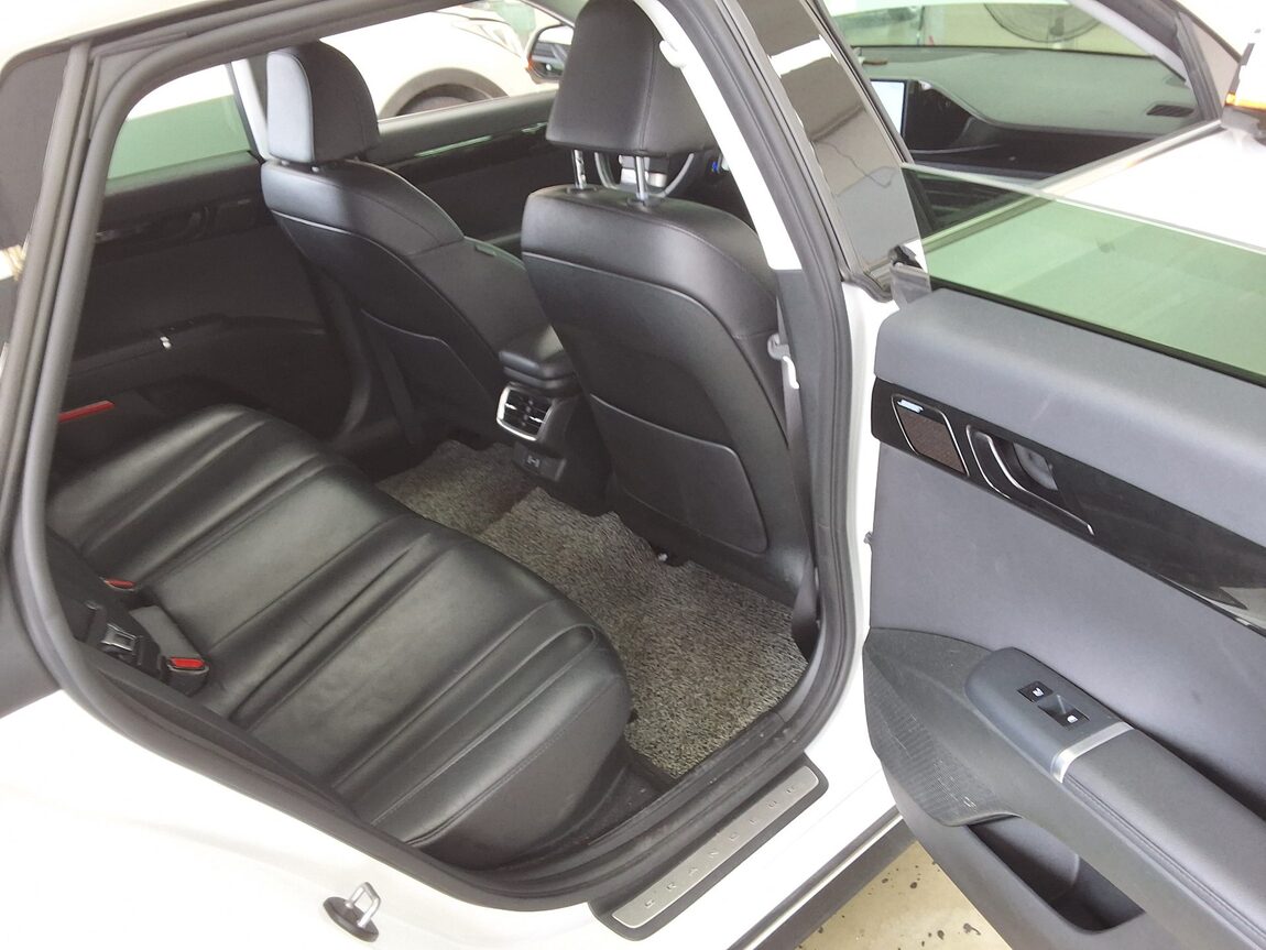HYUNDAI THE ALL NEW GRANDEUR HYBRID 1.6 HYBRID EXCLUSIVE 2023 - zdjęcie 14