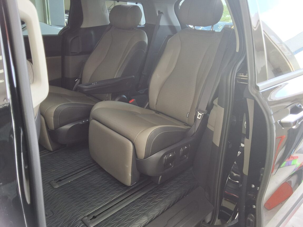 KIA THE NEW CARNIVAL HYBRID (KA4) 1.6 HEV 7-SEATER SIGNATURE 2025 - zdjęcie 12