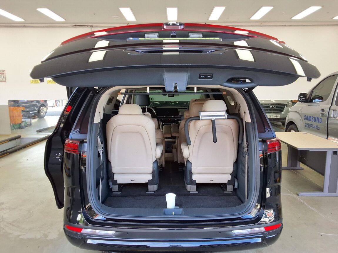 KIA NEW CARNIVAL (KA4) HI-LIMOUSINE SPECIAL BODY NOBLE KLASSE L9 2021 - zdjęcie 15