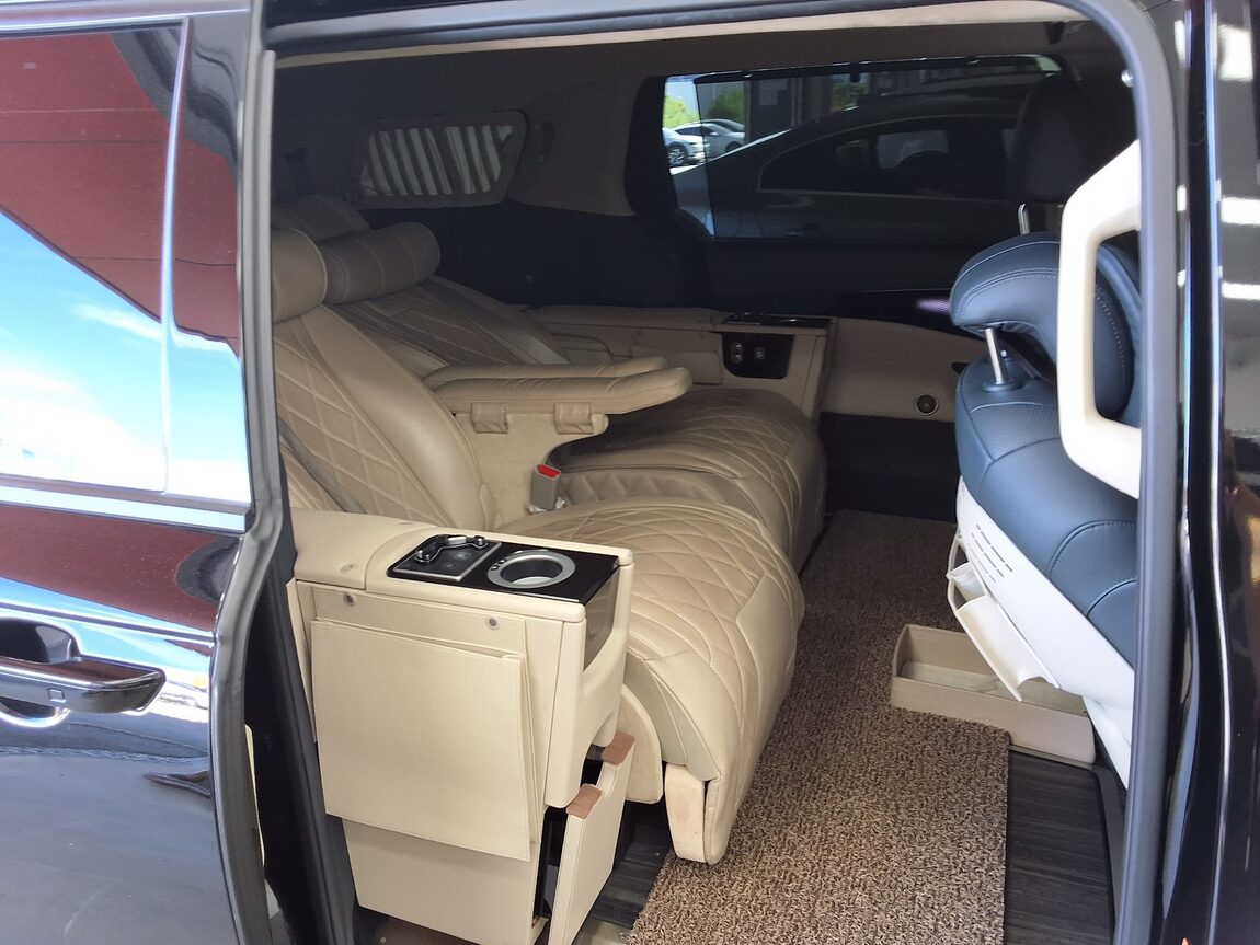 KIA NEW CARNIVAL (KA4) HI-LIMOUSINE SPECIAL BODY NOBLE KLASSE L9 2021 - zdjęcie 13