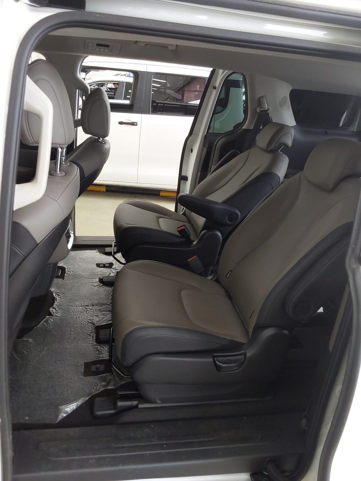 KIA THE NEW CARNIVAL (KA4) 9-SEATER DIESEL NOBLESSE 2024 - zdjęcie 12