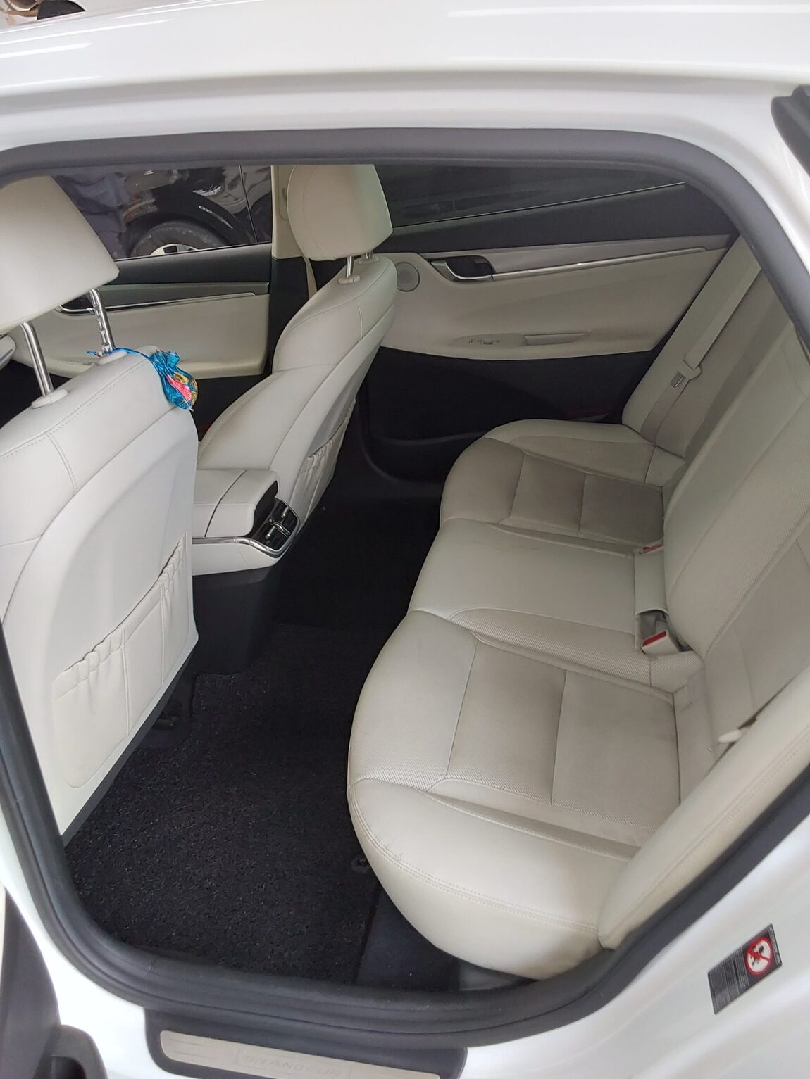 HYUNDAI THE NEW GRANDEUR IG HYBRID 2.4 HEV LE BLANC 2022 - zdjęcie 12