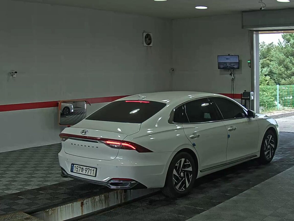 HYUNDAI THE NEW GRANDEUR IG HYBRID 2.4 HEV LE BLANC 2022 - zdjęcie 5