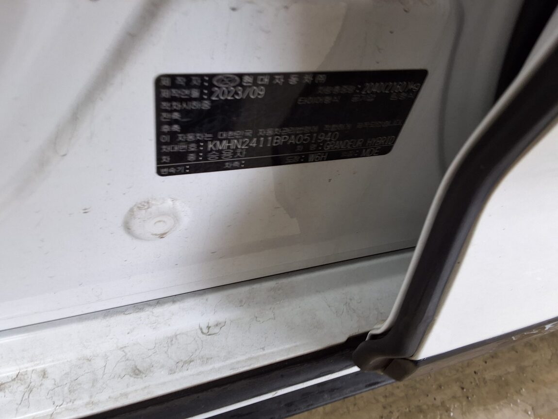 HYUNDAI THE ALL NEW GRANDEUR HYBRID 1.6 HYBRID EXCLUSIVE 2023 - zdjęcie 17