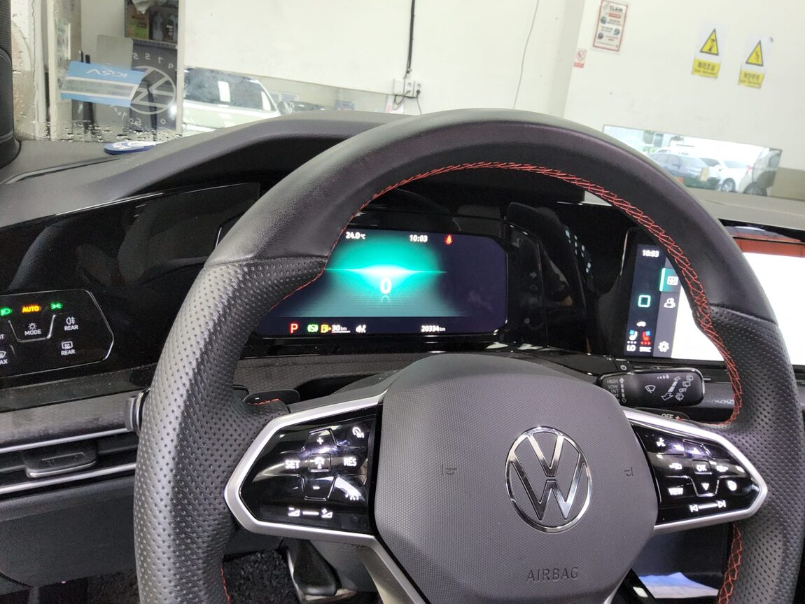 VOLKSWAGEN GOLF (8TH GEN) 2.0 GTI 2024 - zdjęcie 17