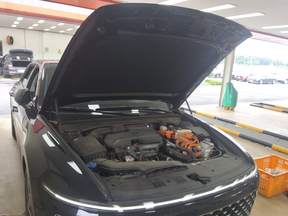 HYUNDAI THE ALL NEW GRANDEUR HYBRID 1.6 HYBRID PREMIUM 2023 - zdjęcie 18