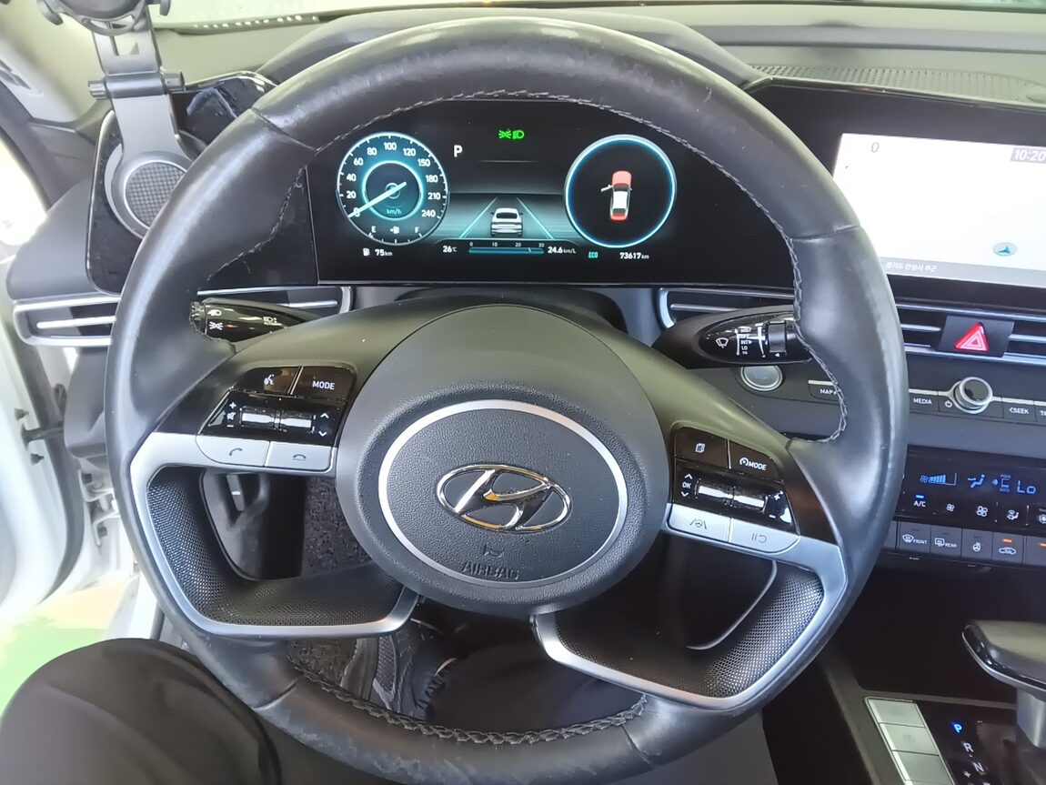 HYUNDAI AVANTE (CN7) 1.6 GASOLINE MODERN 2021 - zdjęcie 17