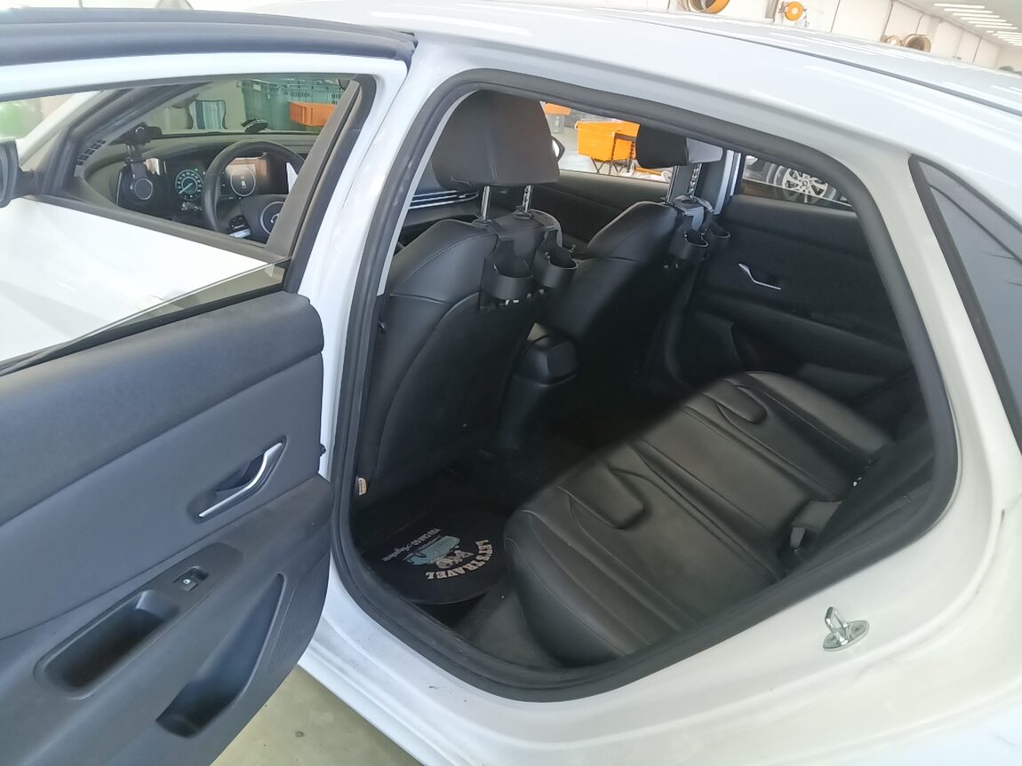 HYUNDAI AVANTE (CN7) 1.6 GASOLINE MODERN 2021 - zdjęcie 12