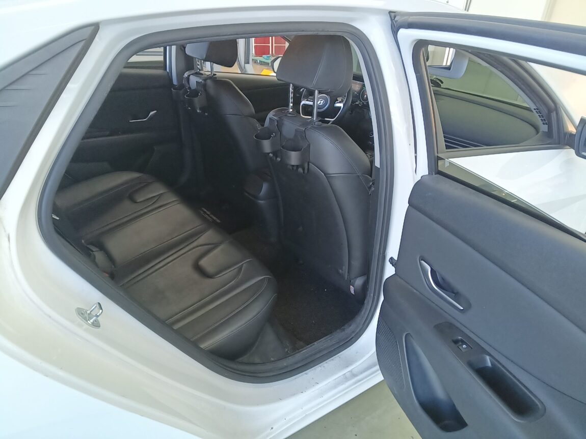 HYUNDAI AVANTE (CN7) 1.6 GASOLINE MODERN 2021 - zdjęcie 13