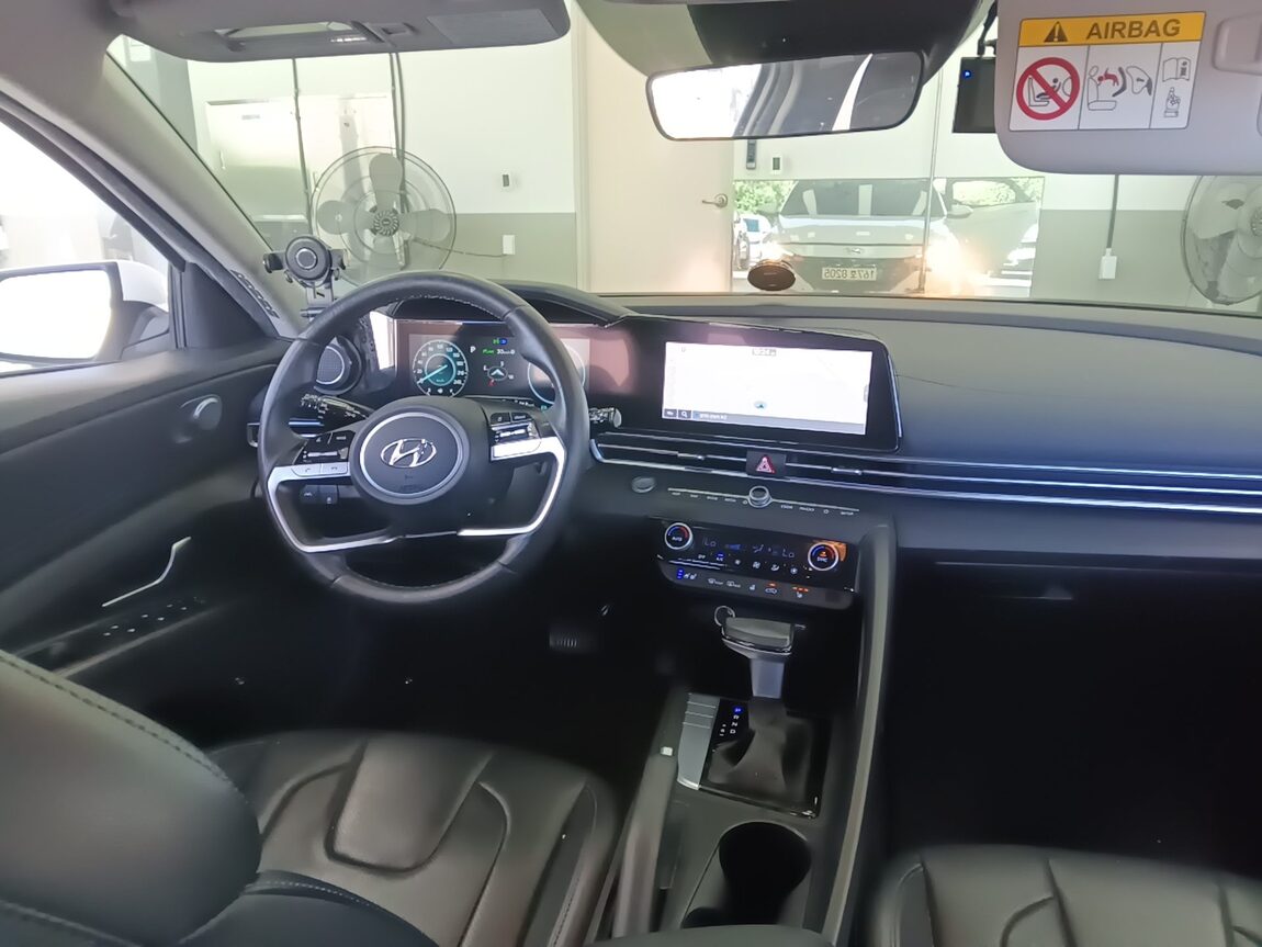 HYUNDAI AVANTE (CN7) 1.6 GASOLINE MODERN 2021 - zdjęcie 19
