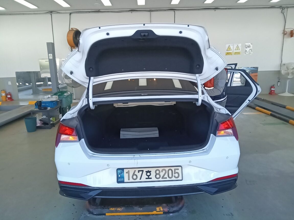 HYUNDAI AVANTE (CN7) 1.6 GASOLINE MODERN 2021 - zdjęcie 15