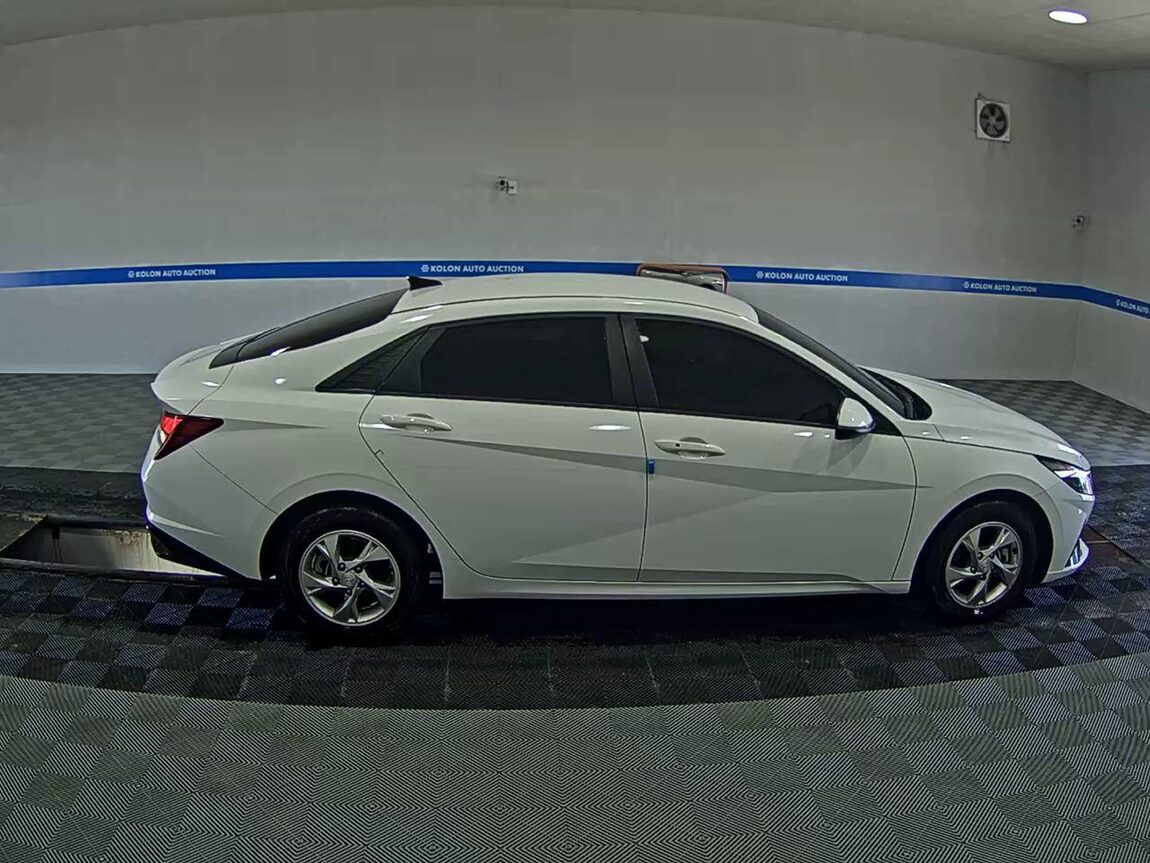 HYUNDAI AVANTE (CN7) 1.6 GASOLINE MODERN 2021 - zdjęcie 4
