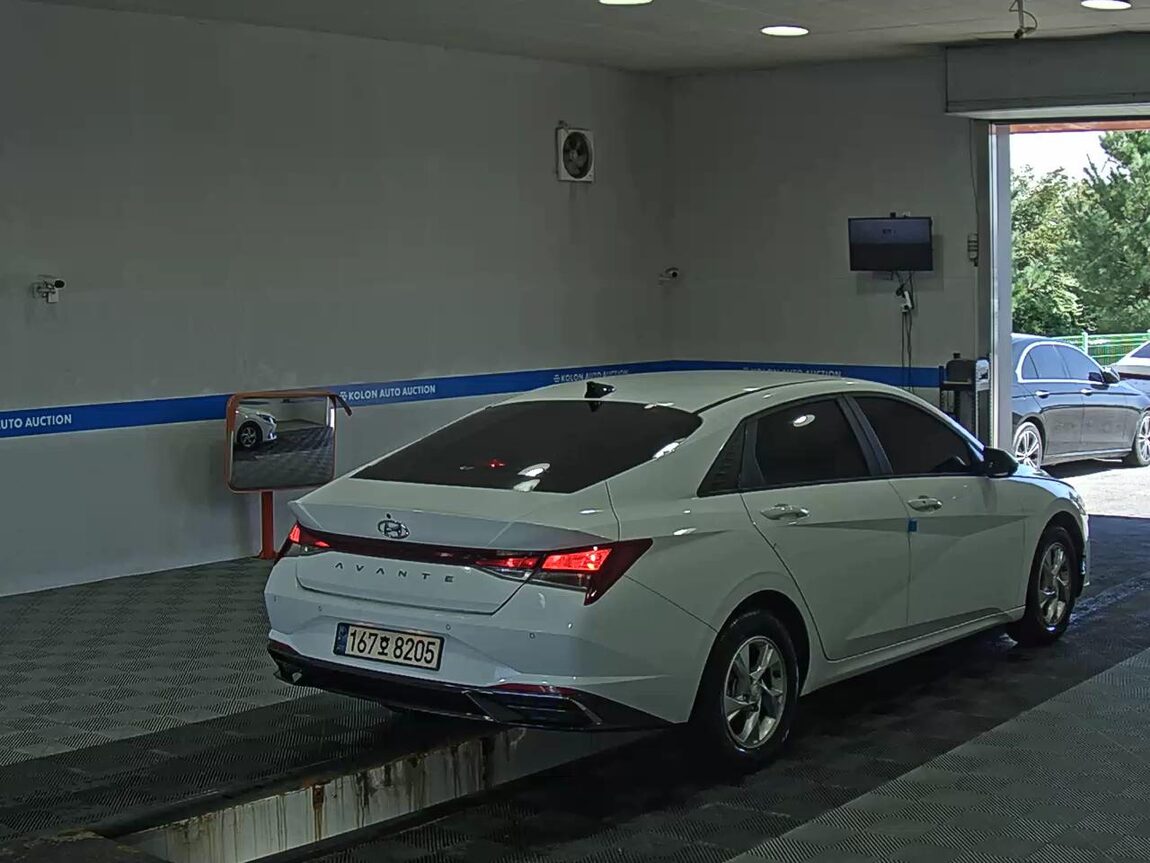 HYUNDAI AVANTE (CN7) 1.6 GASOLINE MODERN 2021 - zdjęcie 5