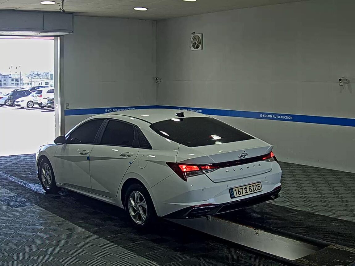 HYUNDAI AVANTE (CN7) 1.6 GASOLINE MODERN 2021 - zdjęcie 6