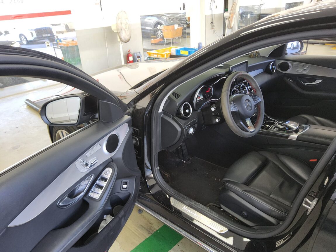 MERCEDES-BENZ C-CLASS (4TH GEN) C220 d AVANTGARDE 2018 - zdjęcie 10