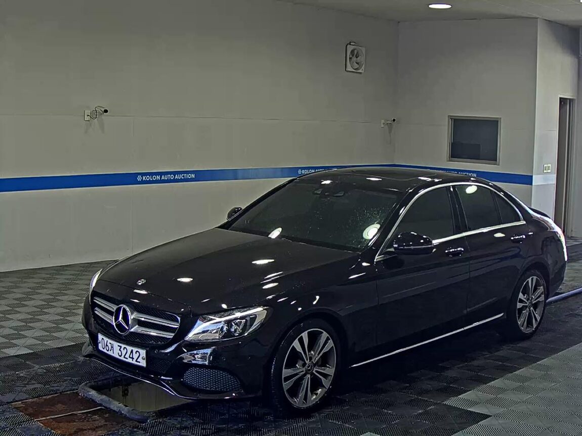 MERCEDES-BENZ C-CLASS (4TH GEN) C220 d AVANTGARDE 2018 - zdjęcie 2