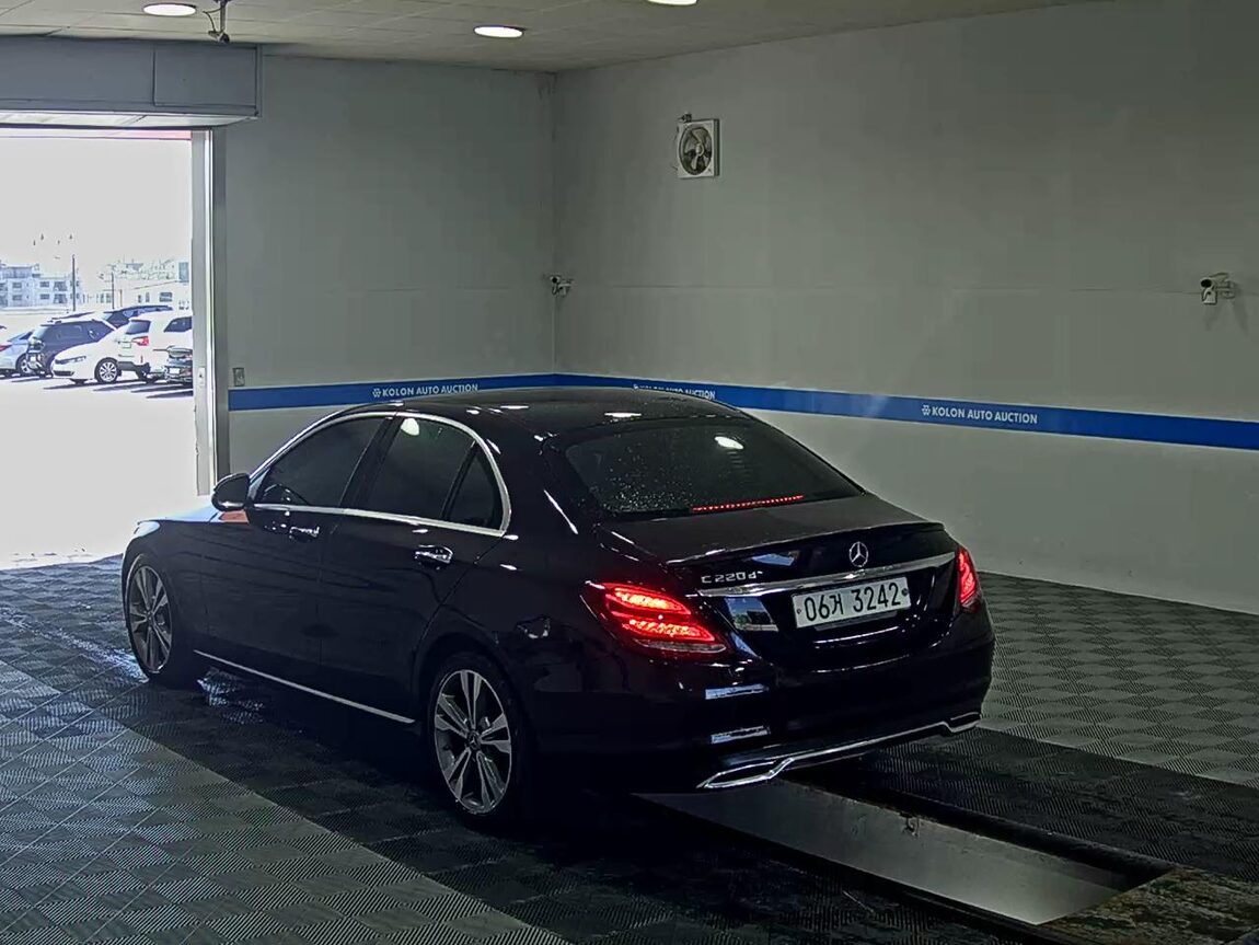 MERCEDES-BENZ C-CLASS (4TH GEN) C220 d AVANTGARDE 2018 - zdjęcie 6
