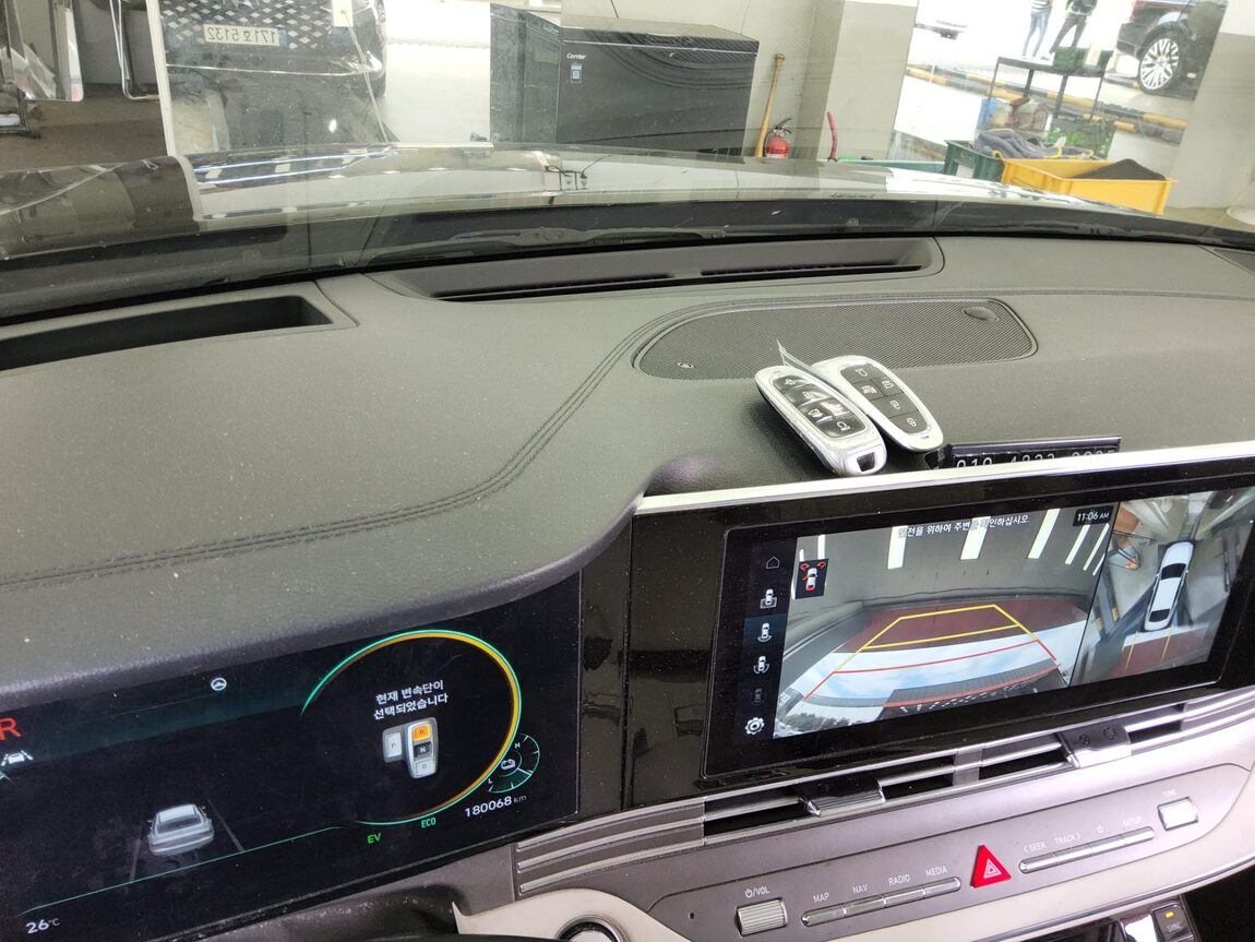 HYUNDAI THE NEW GRANDEUR IG HYBRID 2.4 HEV LE BLANC 2023 - zdjęcie 17