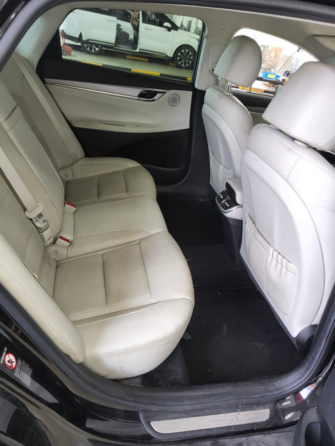 HYUNDAI THE NEW GRANDEUR IG HYBRID 2.4 HEV LE BLANC 2023 - zdjęcie 13