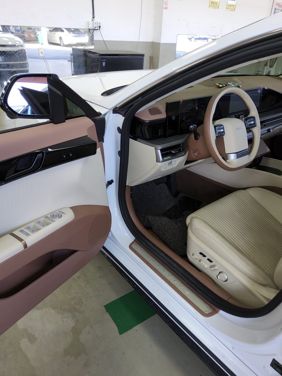 HYUNDAI THE ALL NEW GRANDEUR GASOLINE 2.5 CALLIGRAPHY 2024 - zdjęcie 10
