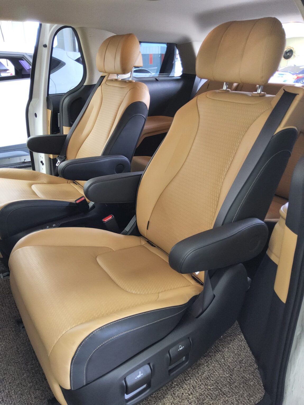 KIA NEW CARNIVAL (KA4) 7-SEATER DIESEL NOBLESSE 2023 - zdjęcie 12